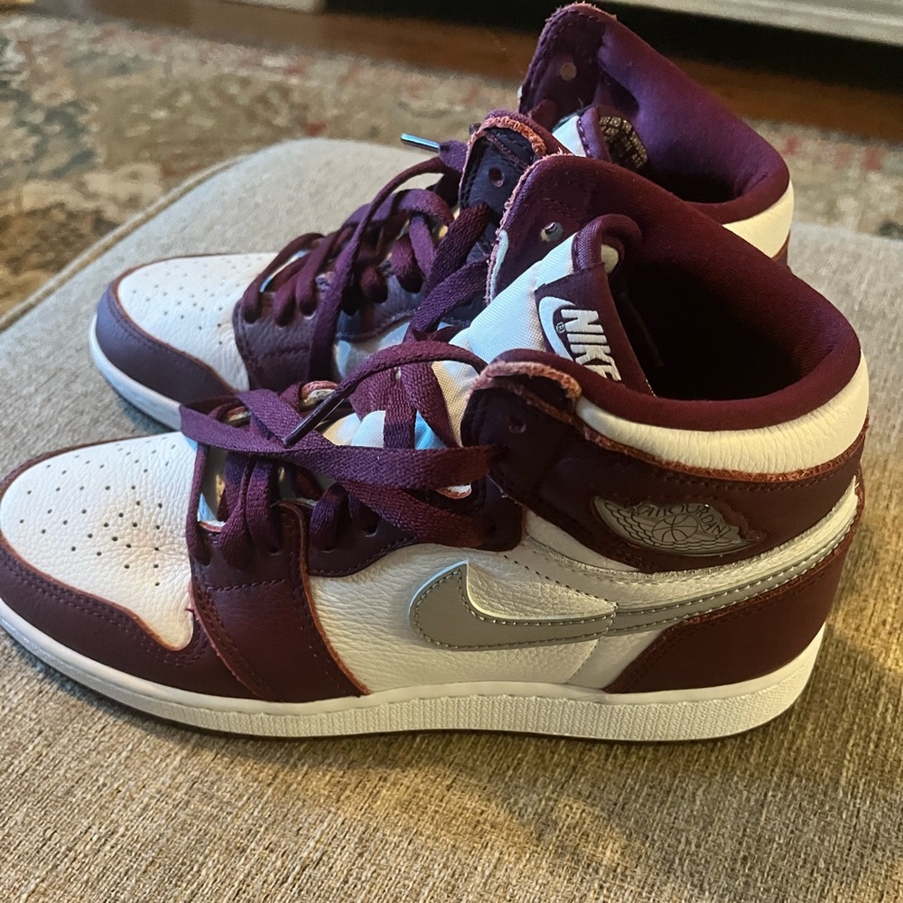 Air Jordan 1  Retro High OG Bordeaux (GS)- size 7. Like New! Only worn 1x!!